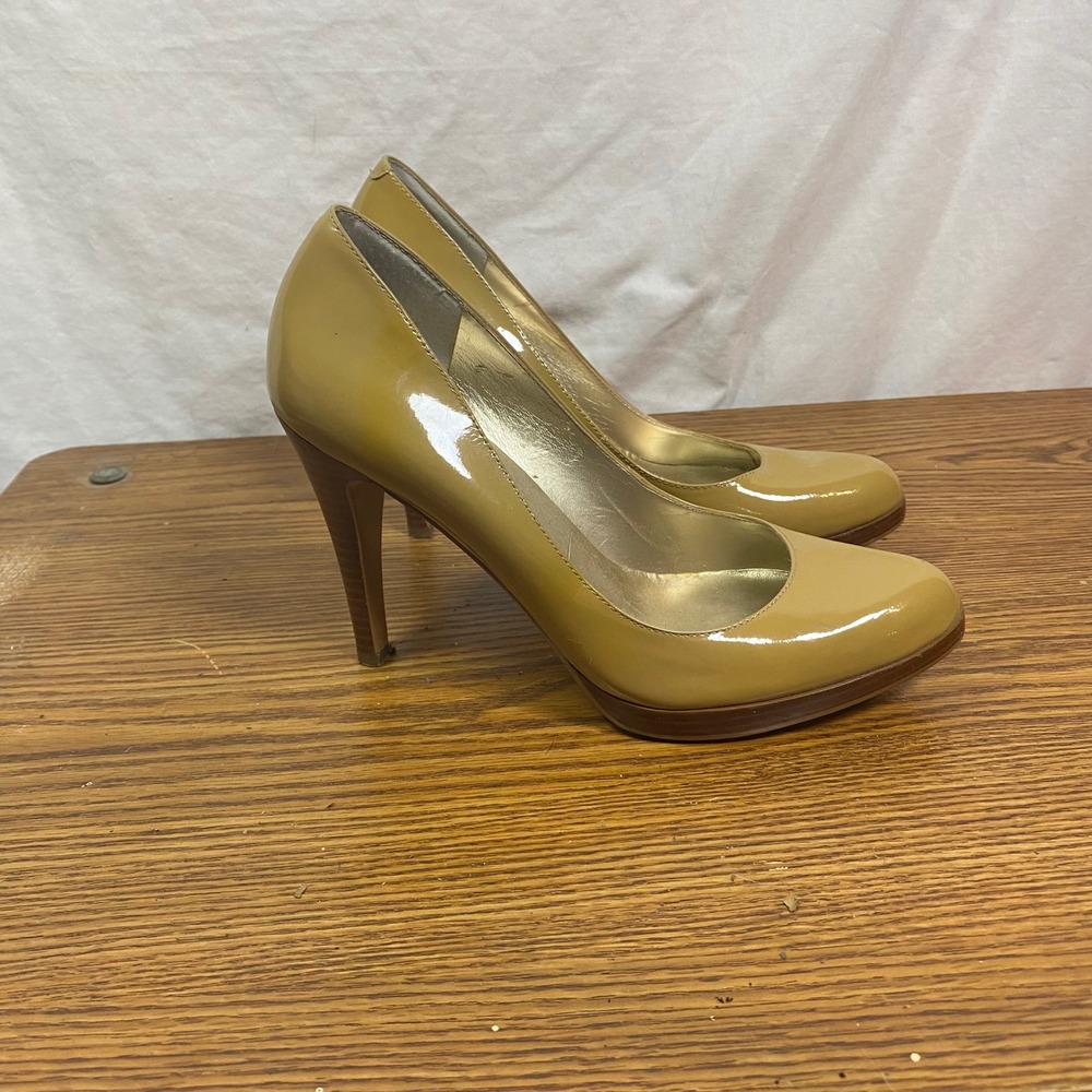 Guess Pumps Heels Classic Pointed Toe Party Career Shoes Size 6 Beige